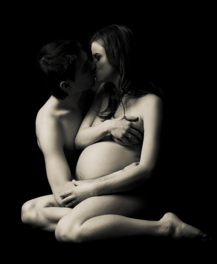 czarno-biała sesja zdjęciowa ciążowa